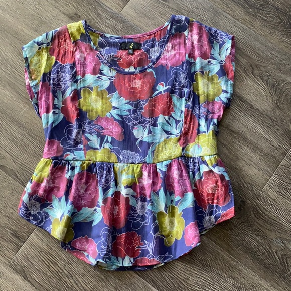 Xs Airy Top - Picture 1 of 3